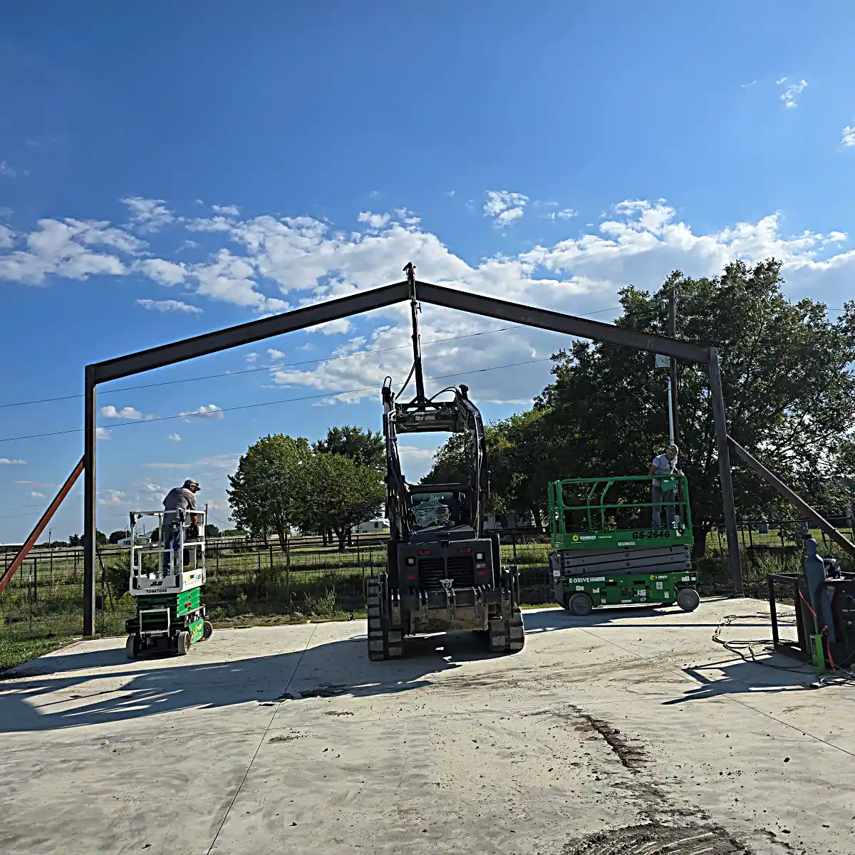 Structural steel framing for metal building and lean to